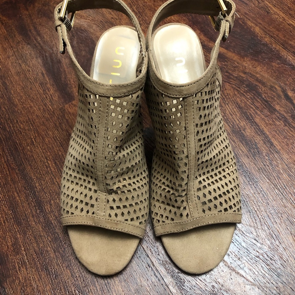 UNISA BEIGE WOMAN HEELS 9 1/2 M